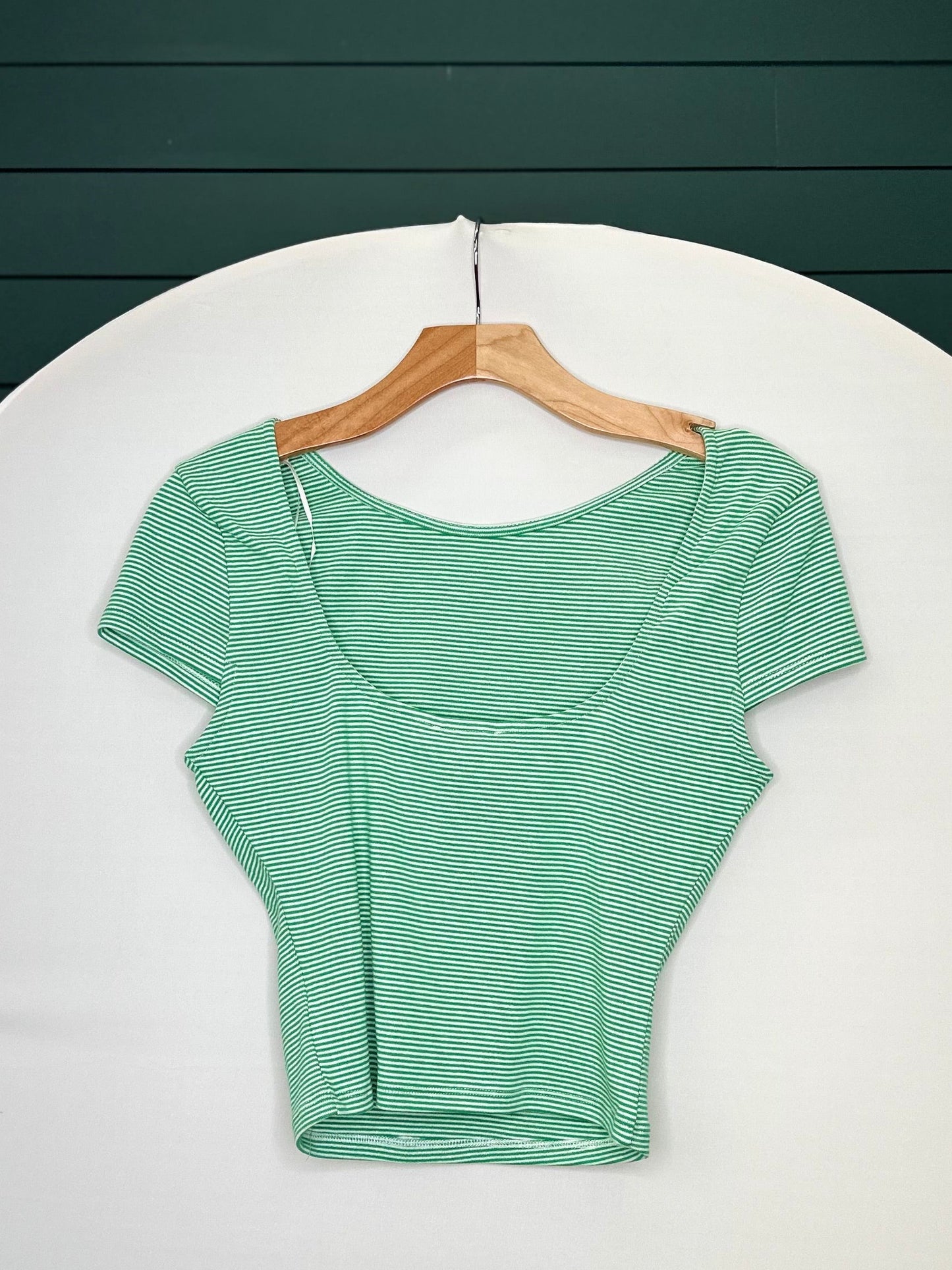 GREEN STRIPE LOW BACK BASIC SHORT SLEEVE