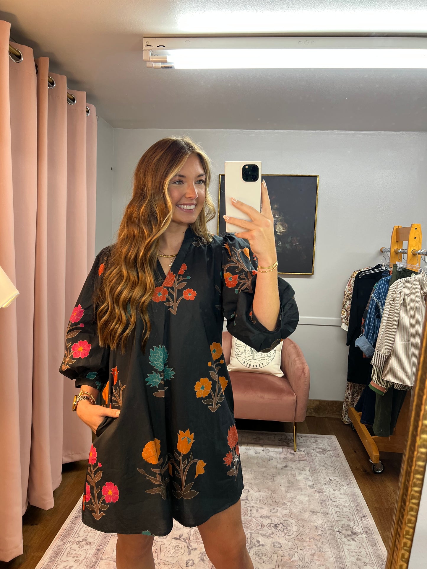 BLACK FLORAL VNECK SHORT DRESS