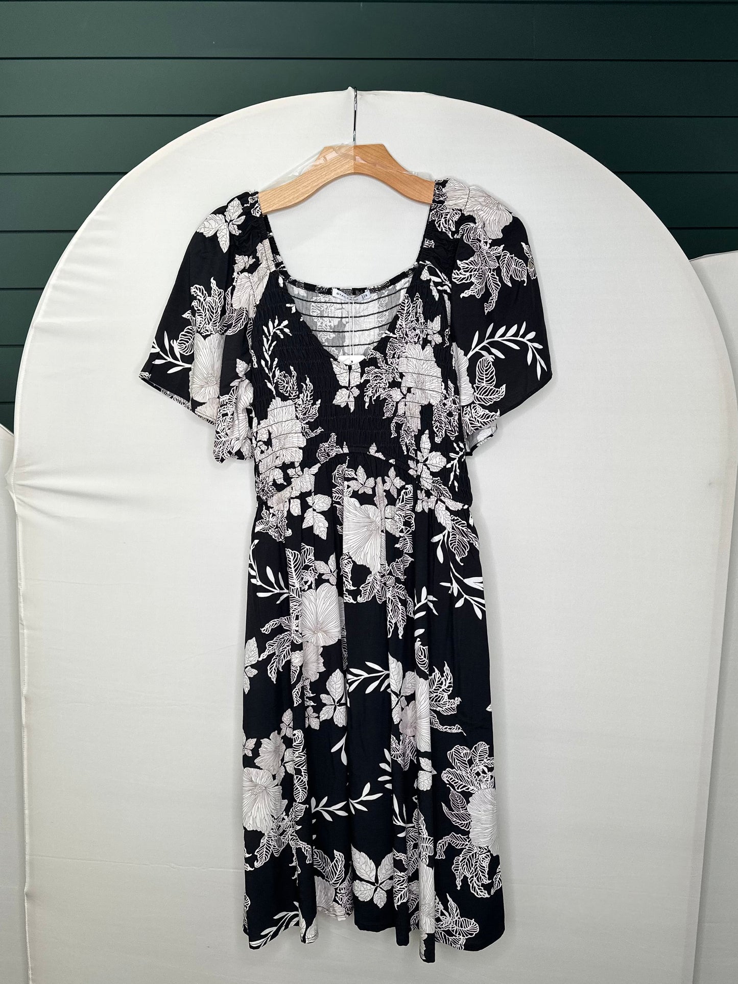 Black v-neck smock chest floral dress