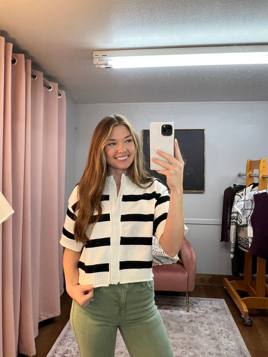 WHITE/BLACK STRIPED SWEATER TOP