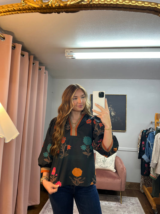 BLACK FLORAL VNECK BLOUSE