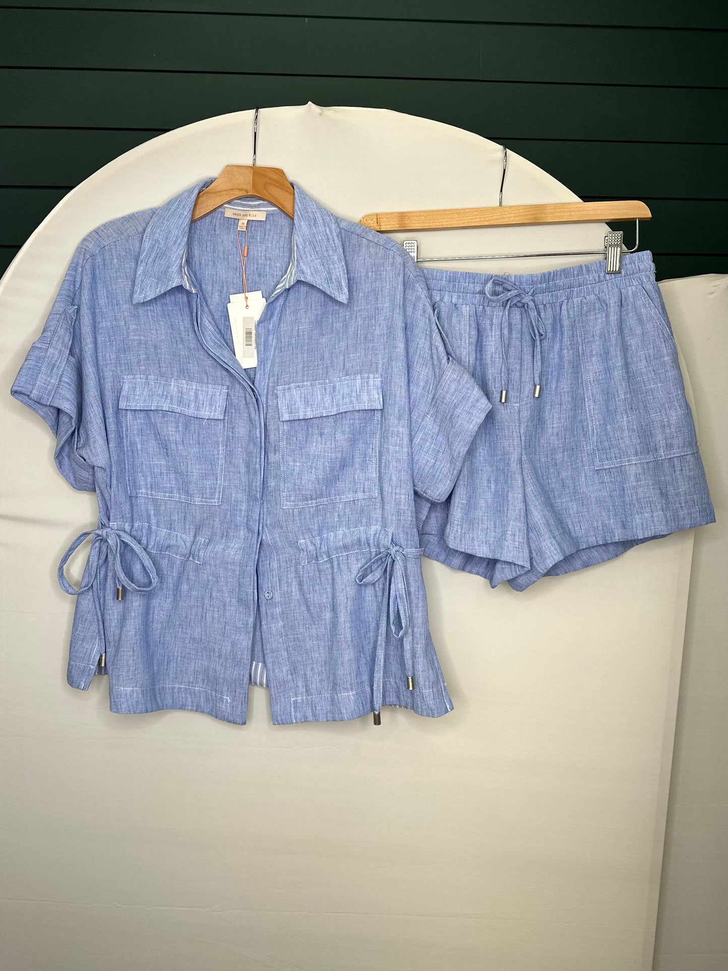CHAMBRAY CINCH WAIST TOP