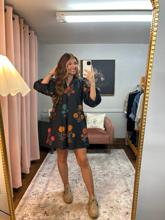 BLACK FLORAL VNECK SHORT DRESS