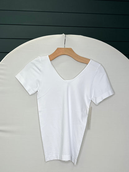One size: reversible v-neck top