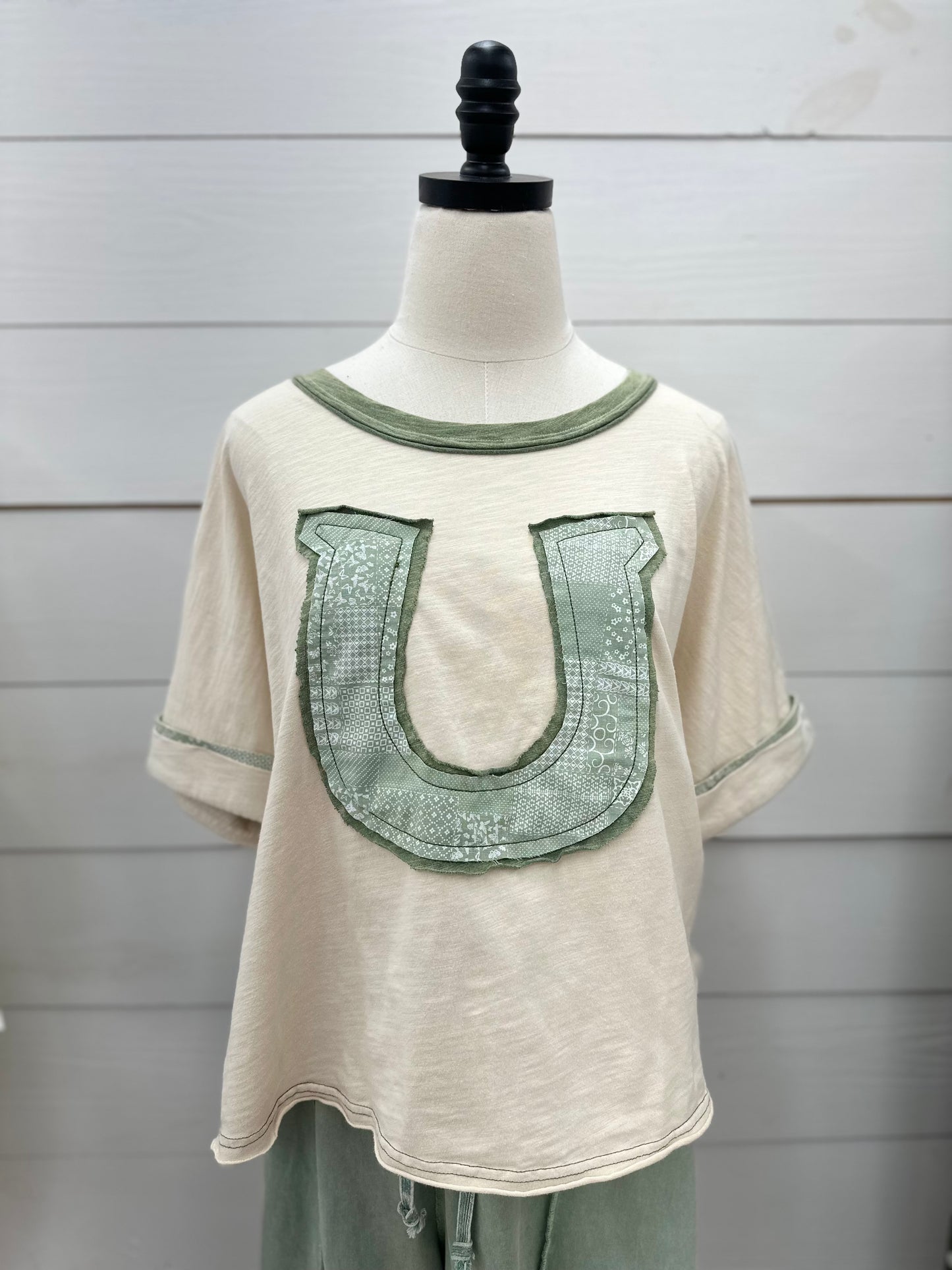 SAGE HORSESHOE PATCH TOP