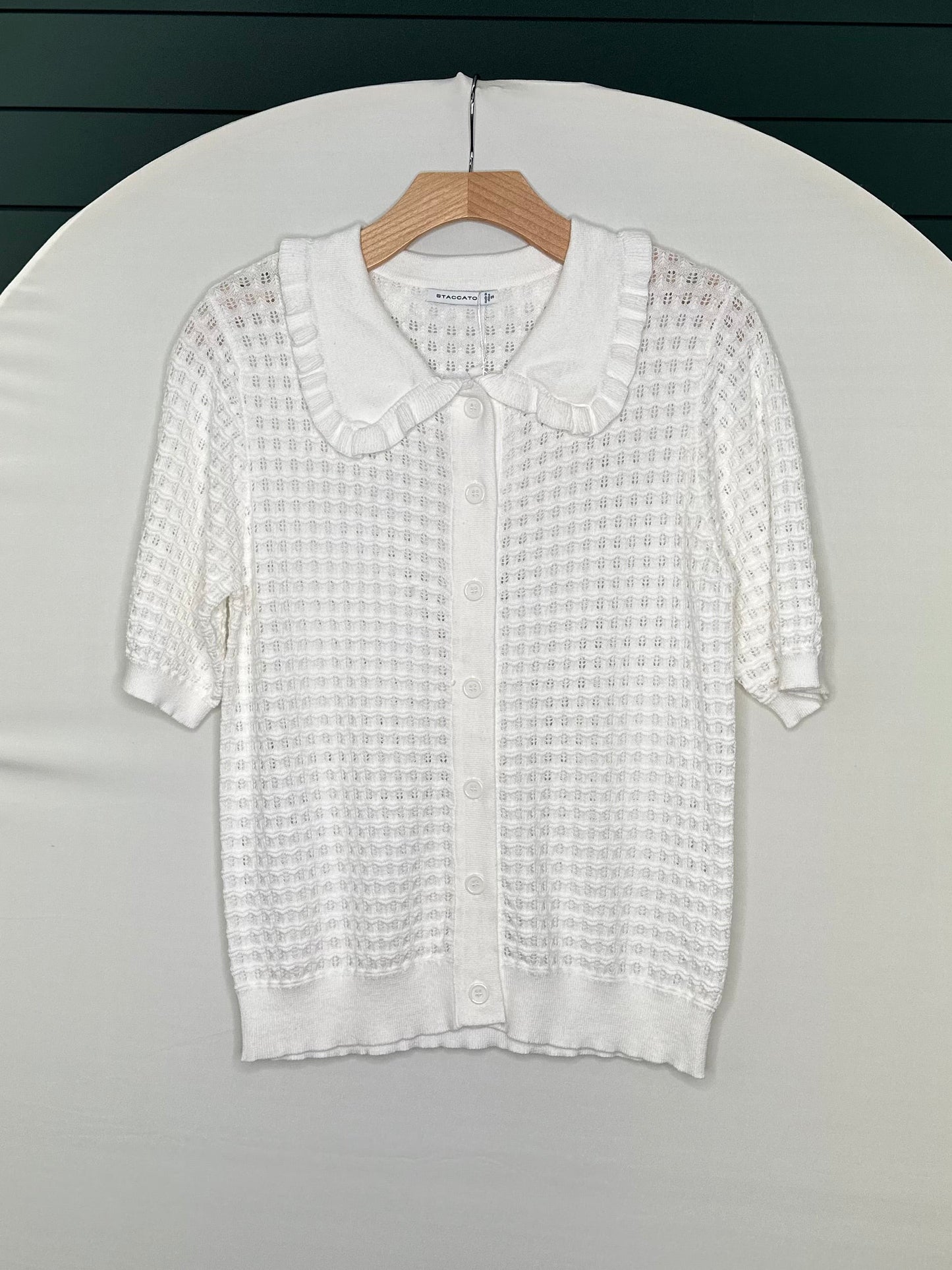 Off-white ruffled collar