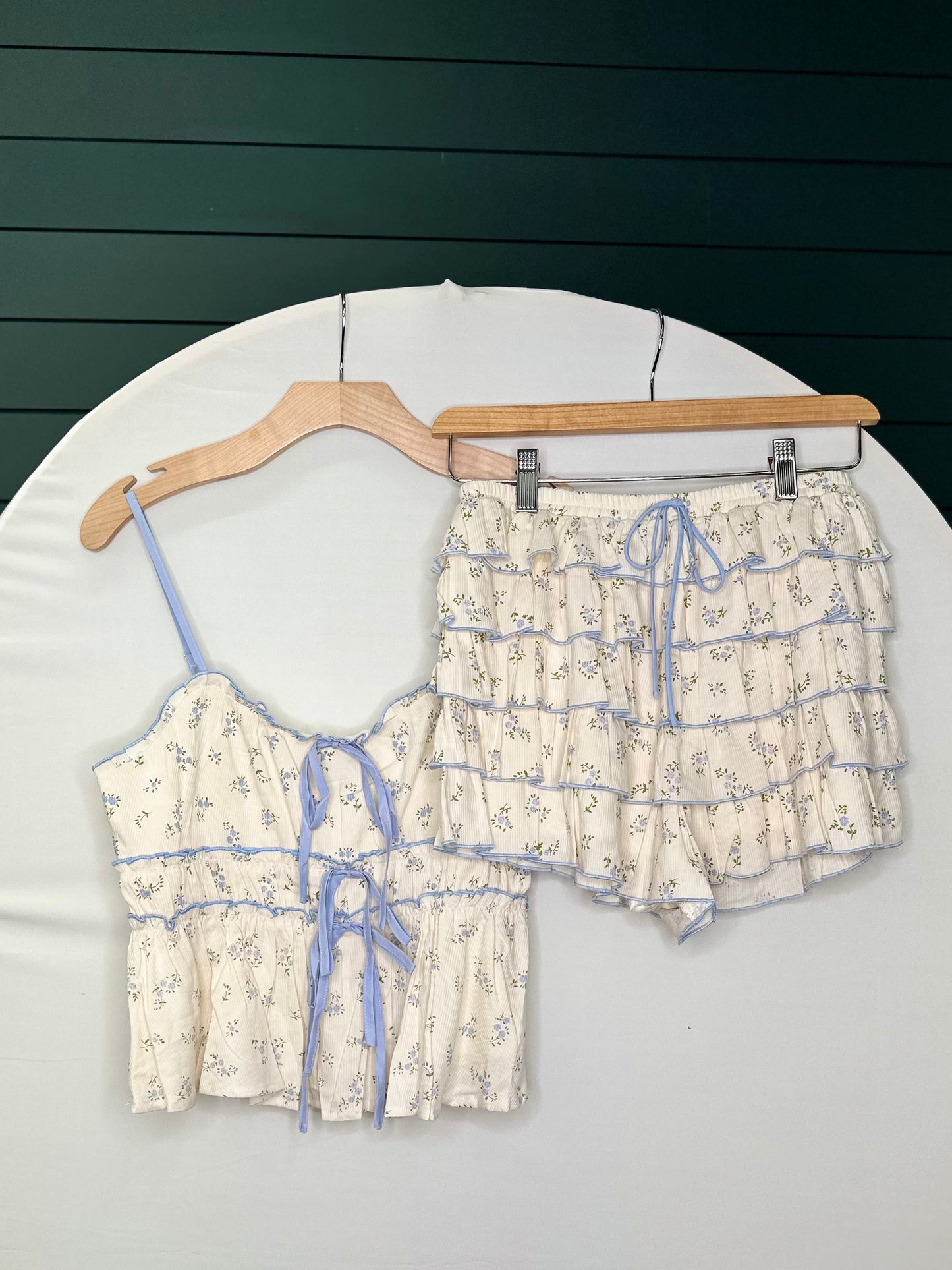 IVORY/BLUE FLORAL RUFFLE SKIRT