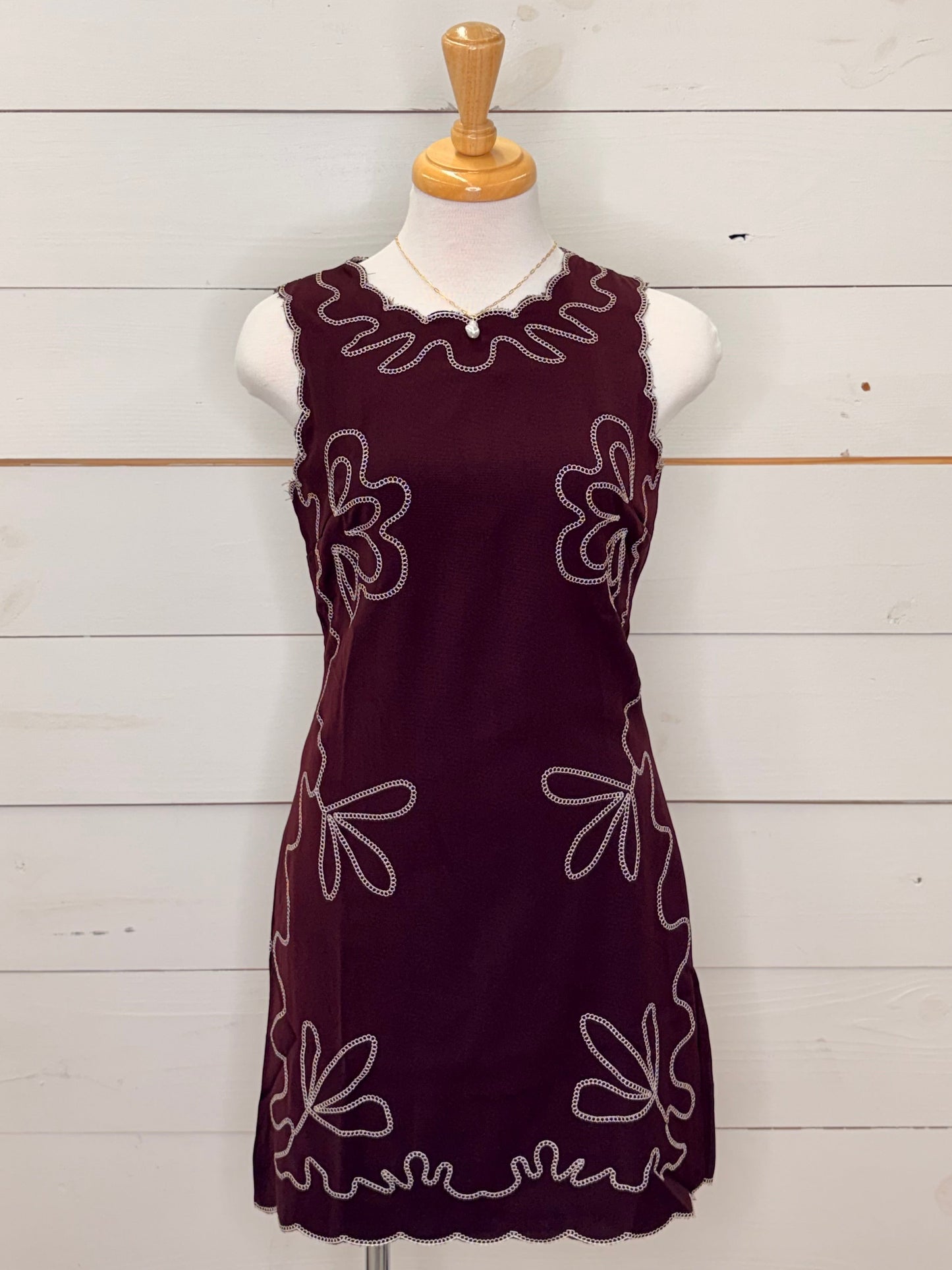 MAROON/WHT EMB. DRESS