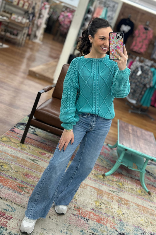 ICY BLUE DETAILED SWEATER