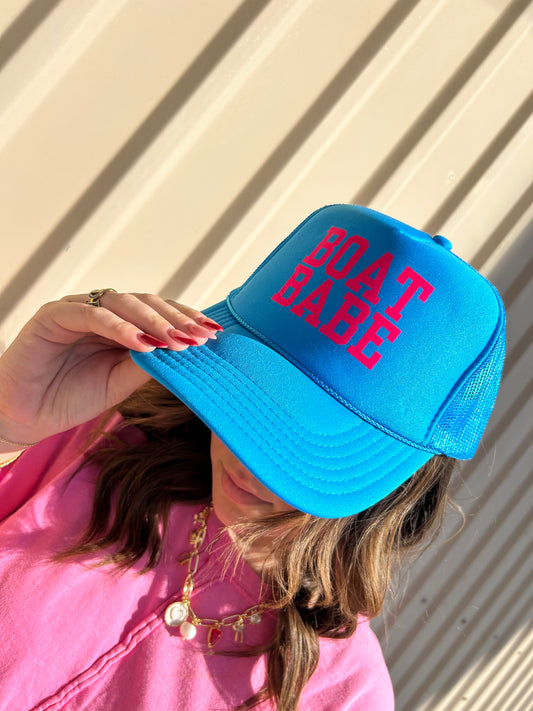 BOAT BABE TRUCKER HAT