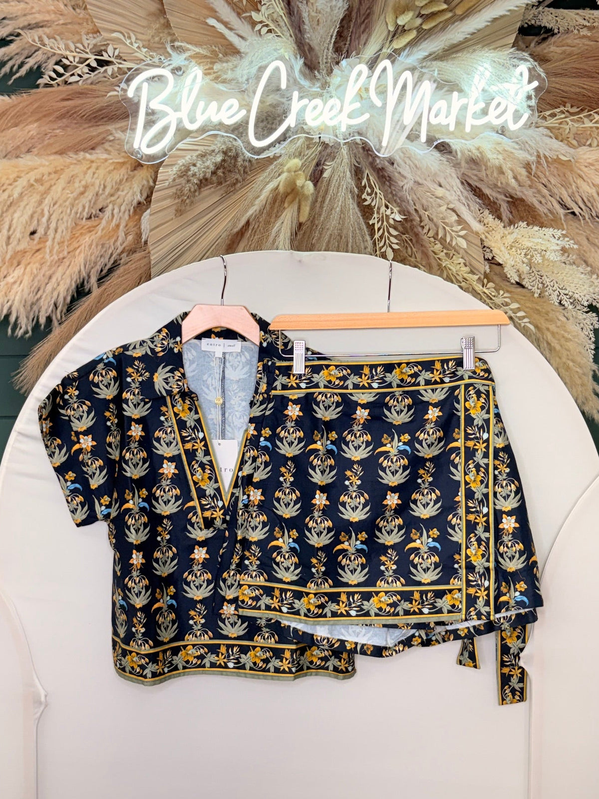 NAVY AND GOLD FLORAL SKORT